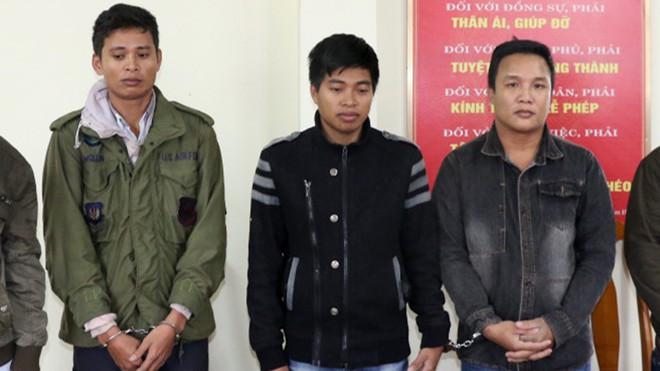 3 nghi phạm tổ chức cho người khác trốn đi nước ngoài bị bắt giữ - Ảnh Anh Cường 3 nghi phạm tổ chức cho người khác trốn đi nước ngoài bị bắt giữ - Ảnh Anh Cường