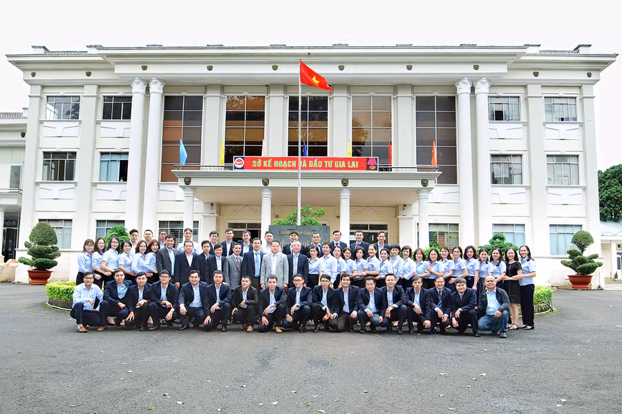  Cán bộ, công nhân viên chức Sở Kế hoạch và Đầu tư. Ảnh: Hà Duy