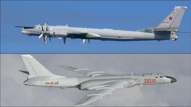 Oanh tạc cơ Tu-95 (trên) của Nga và H-6 của Trung Quốc hoạt động tại biển Hoa Đông hồi tháng 7.2019 - Ảnh: Bộ Quốc phòng Nhật Bản Oanh tạc cơ Tu-95 (trên) của Nga và H-6 của Trung Quốc hoạt động tại biển Hoa Đông hồi tháng 7.2019 - Ảnh: Bộ Quốc phòng Nhật Bản