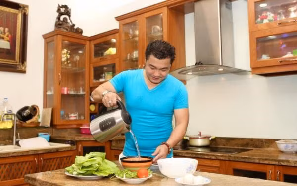 Không gian khu bếp của gia đình Lý Hùng.Ảnh: NSCC.