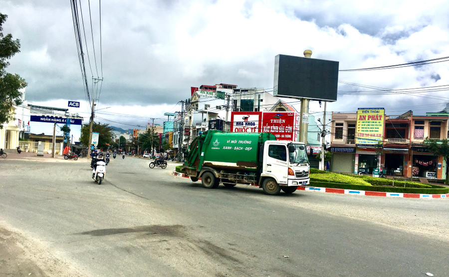 Công tác thu gom rác thải thười gian qua được ngành chức năng thị xã thực hiện tốt