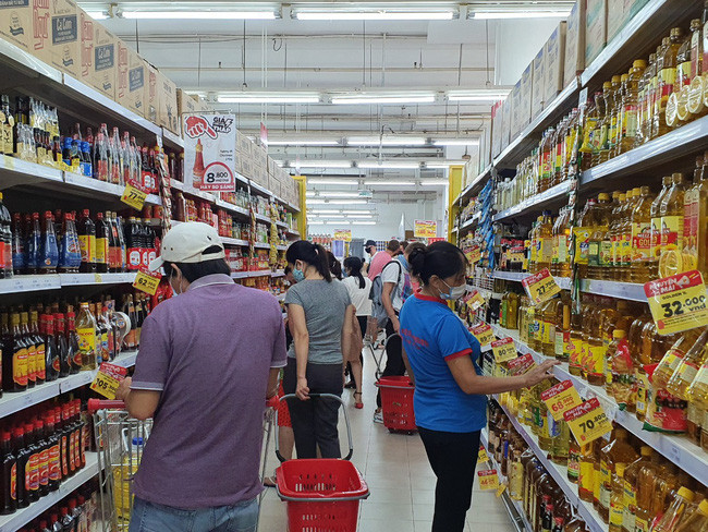 Người dân mua sắm tại siêu thị Big C Đà Nẵng. Người dân mua sắm tại siêu thị Big C Đà Nẵng.