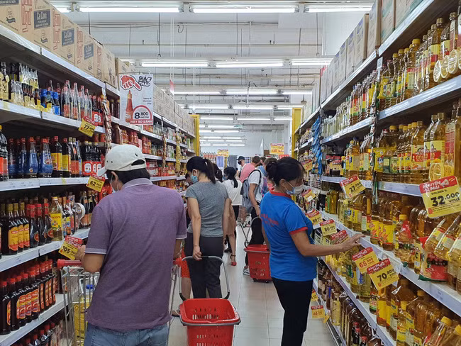 Người dân mua sắm tại siêu thị Big C Đà Nẵng.