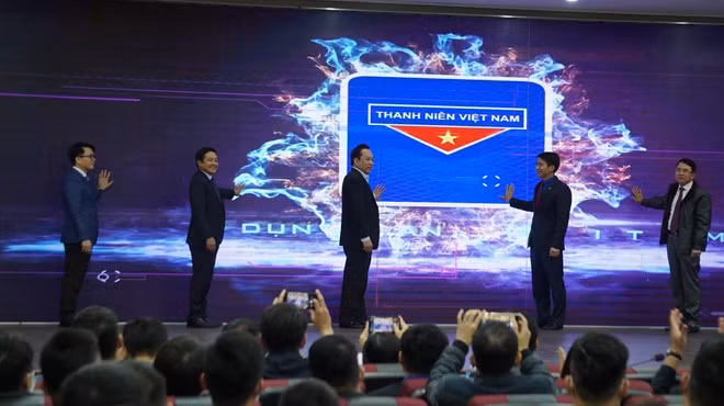 Lãnh đạo T.Ư Đoàn và TP.Hải Phòng ấn nút ra mắt ứng dụng “Thanh niên Việt Nam” ẢNH: LÊ TÂN