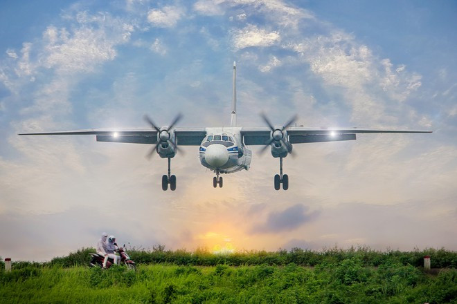Máy bay vận tải quân sự An-26 của lữ đoàn 918, quân chủng phòng không - không quân hạ cánh xuống căn cứ Gia Lâm (TP. Hà Nội) ẢNH: TANGO