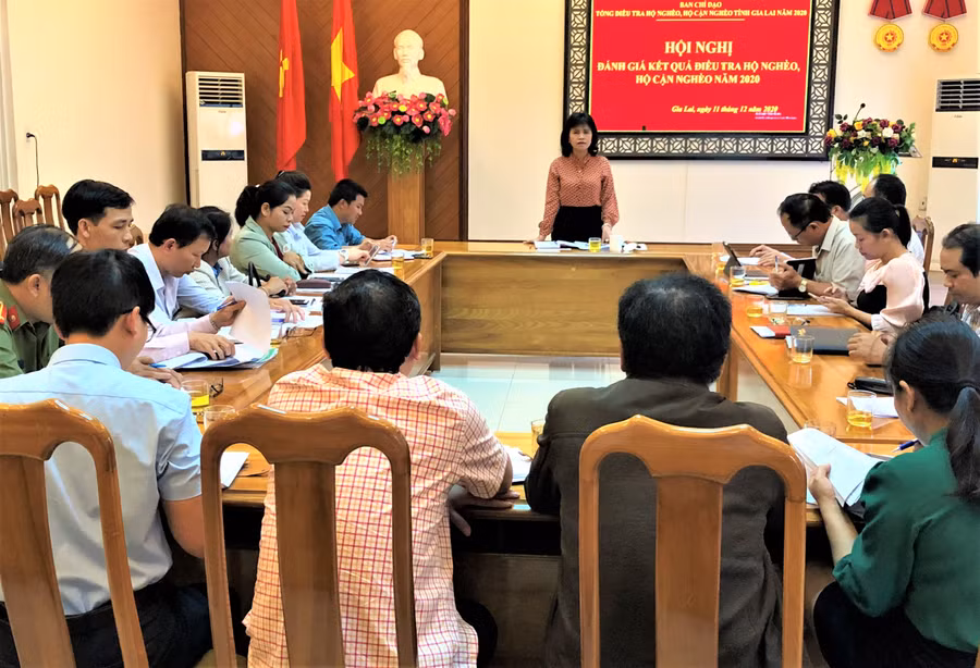 Ban Chỉ đạo tổng điều tra hộ nghèo, cận nghèo tỉnh họp báo cáo kết quả tổng điều tra rà soát hộ nghèo, cận nghèo. Ảnh: Đinh Yến