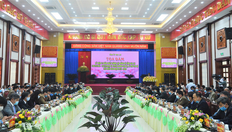 Quang cảnh buổi Tọa đàm Kỷ niệm 75 năm Ngày thành lập Đảng bộ tỉnh và Tuyên dương Chi bộ, Bí thư Chi bộ tiêu biểu giai đoạn 2015-2020. Ảnh: Phương Linh Quang cảnh buổi Tọa đàm Kỷ niệm 75 năm Ngày thành lập Đảng bộ tỉnh và Tuyên dương Chi bộ, Bí thư Chi bộ tiêu biểu giai đoạn 2015-2020. Ảnh: Phương Linh