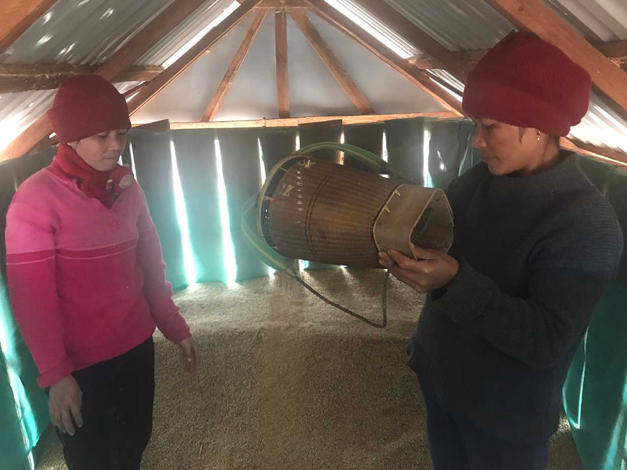 “Kho thóc tình thương” của Hội LHPN xã Lơ Pang (huyện Mang Yang) giúp nhiều hội viên vượt qua khó khăn. Ảnh: R'Ô Hok “Kho thóc tình thương” của Hội LHPN xã Lơ Pang (huyện Mang Yang) giúp nhiều hội viên vượt qua khó khăn. Ảnh: R'Ô Hok