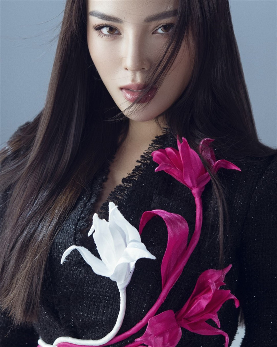 Hoa hậu Việt Nam 2014 Kỳ Duyên là một trong những gương mặt nổi bật. Tuy trong suốt nhiệm kỳ, người đẹp dính không ít lùm xùm nhưng đã thay đổi và trở lại mạnh mẽ hơn.