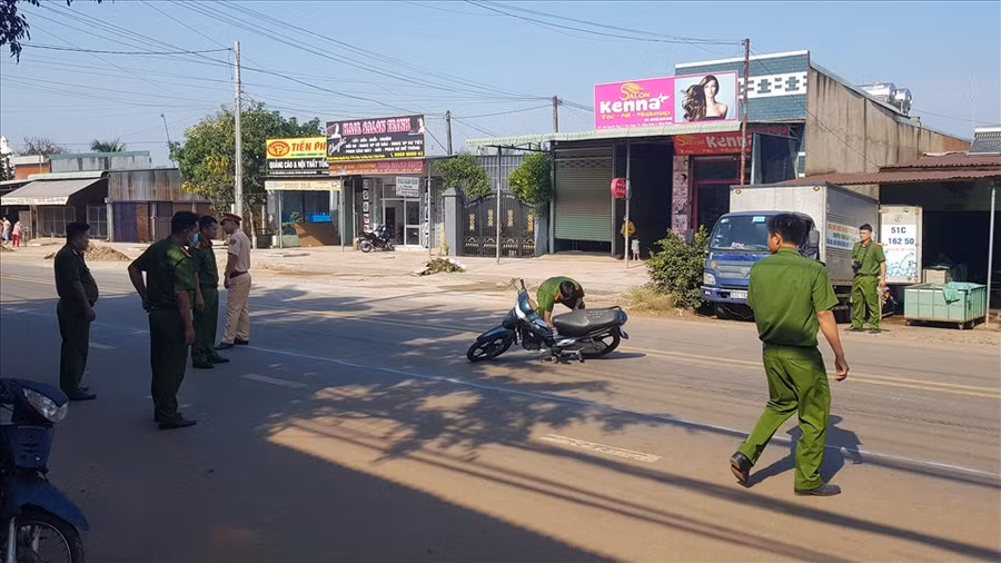  Ngày 21.11.2020, cơ quan chức năng thực nghiệm điều tra tại hiện trường vụ án. Ảnh: Đình Trọng