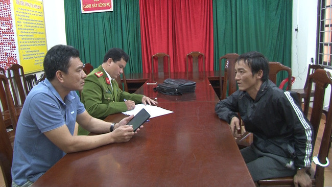 Công an lấy lời khai đối tượng Nguyễn Thường Hưng. Công an lấy lời khai đối tượng Nguyễn Thường Hưng.