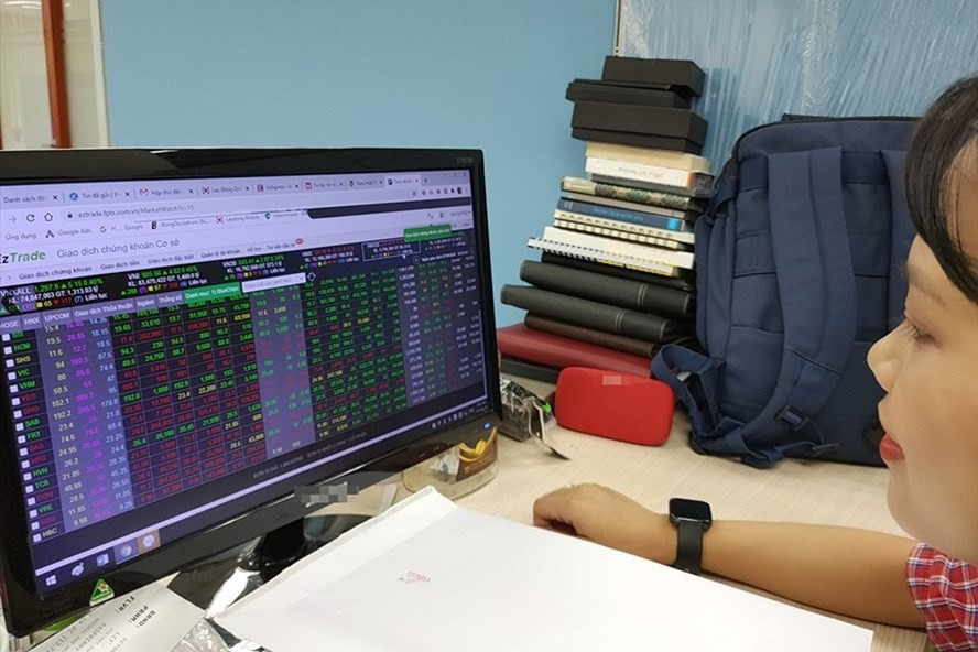  Dòng tiền vào thị trường chứng khoán vẫn đang rất mạnh chưa cho thấy sự sợ hãi. Ảnh minh họa: Thế Lâm.