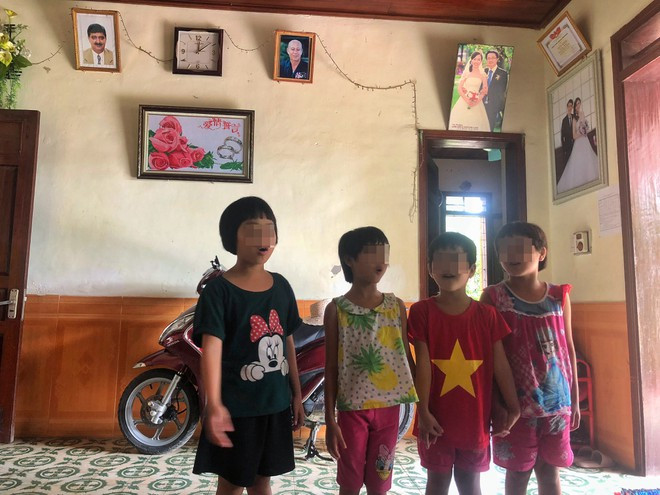 Mỗi gia đình trong làng trẻ SOS đều lưu lại hình ảnh của những người con dù hiện tại họ không còn ở trong làng trẻ