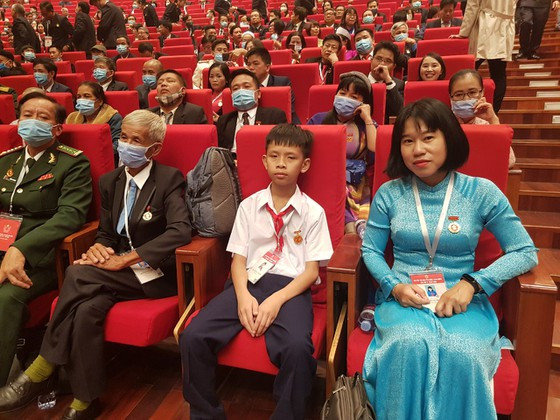 Em Phan Nguyễn Thái Bảo, 10 tuổi, học sinh lớp 4A, Trường Tiểu học Bình Phong, huyện Châu Thành, tỉnh Tây Ninh - Đại biểu nhỏ tuổi nhất đại hội  Em Phan Nguyễn Thái Bảo, 10 tuổi, học sinh lớp 4A, Trường Tiểu học Bình Phong, huyện Châu Thành, tỉnh Tây Ninh - Đại biểu nhỏ tuổi nhất đại hội