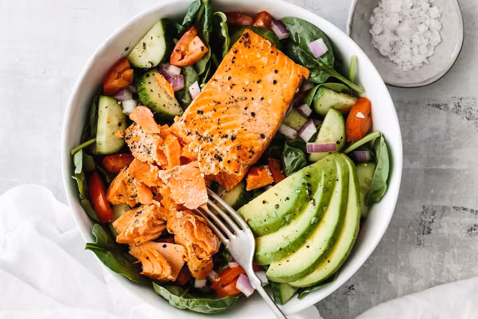 Thêm quả bơ vào phần ăn hằng ngày sẽ rất tốt cho quá trình chuyển hóa thông qua việc làm khỏe mạnh hệ vi sinh vật đường ruột - Ảnh minh họa từ Internet