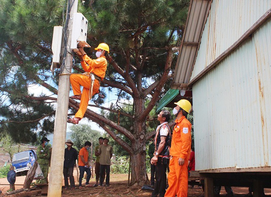 100% thôn, làng trên địa bàn tỉnh Gia Lai có điện lưới quốc gia. Ảnh: Hà Duy