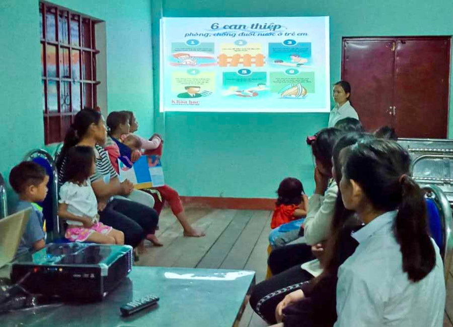 Một buổi sinh hoạt nhóm của Câu lạc bộ Phát triển trẻ thơ toàn diện xã Lơ Ku (huyện Kbang). Ảnh: Hà Duy Một buổi sinh hoạt nhóm của Câu lạc bộ Phát triển trẻ thơ toàn diện xã Lơ Ku (huyện Kbang). Ảnh: Hà Duy