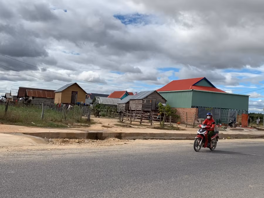 Khu tái định cư thôn Blôm (xã Kim Tân) với diện mạo mới khang trang. Ảnh: Vũ Chi