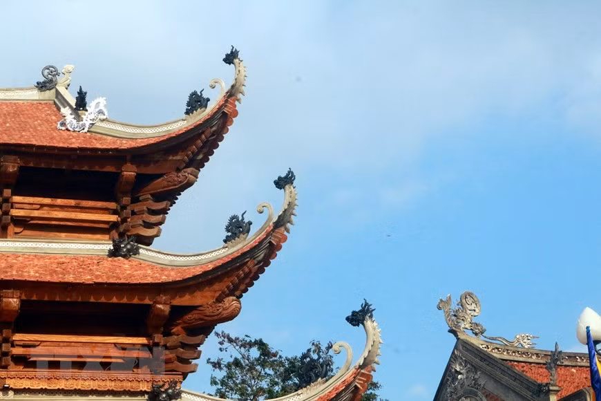 Phần mái chùa được làm theo lối kiến trúc nhà Trần. (Nguồn: TTXVN phát)