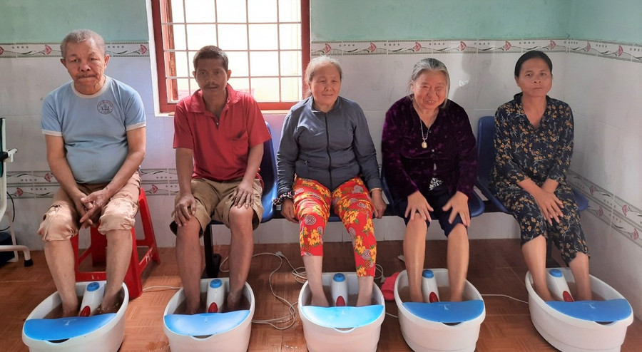 Các cụ già lang thang, cơ nhỡ ở Trung tâm được quan tâm chăm sóc. Ảnh. Đinh Yến 