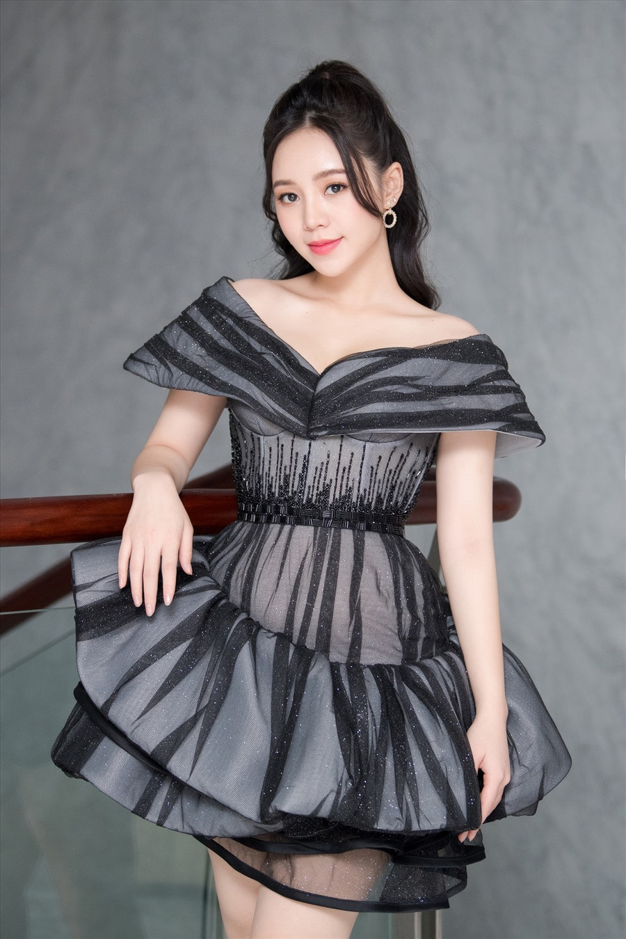 Vóc dáng đẹp, làn da trắng và gương mặt thanh tú giúp nữ diễn viên thoải mái biến đổi với nhiều phong cách khác nhau.