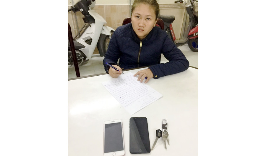  Đối tượng Bùi Thị Châu cùng tang vật vụ việc.