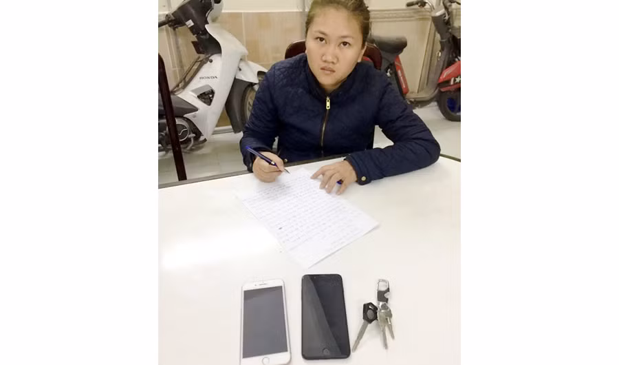  Đối tượng Bùi Thị Châu cùng tang vật vụ việc.