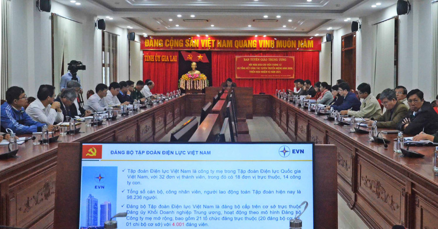 Hội nghị báo cáo viên Trung ương tháng 12 ảnh 1 23-12 Quang cảnh Hội nghị Báo cáo viên Trung ương tháng 12- ảnh P.L