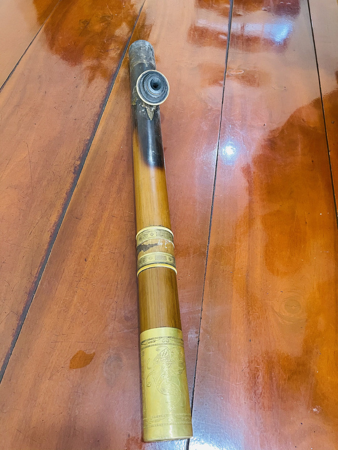 Chiếc điếu cày nhóm trên dùng để đánh đập anh Đạt hòng tống tiền gia đình - Ảnh: Công an Thanh Hóa