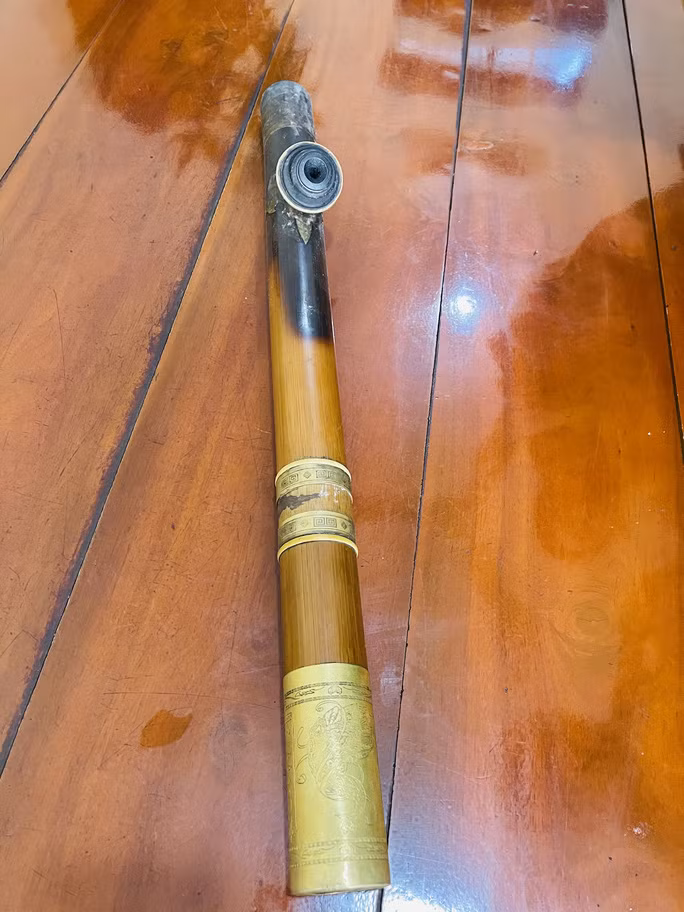 Chiếc điếu cày nhóm trên dùng để đánh đập anh Đạt hòng tống tiền gia đình - Ảnh: Công an Thanh Hóa