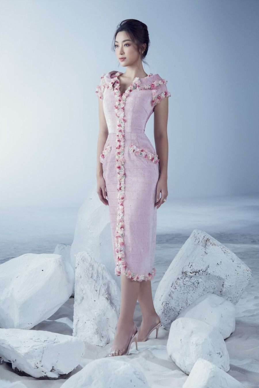 Cô là nàng hậu chuộng phong cách thời trang nữ tính, ngọt ngào.