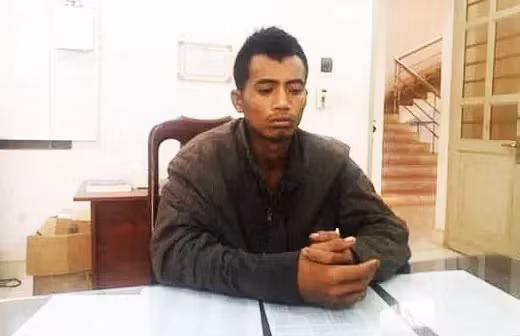 Nghi phạm Y Côt Bdap tại cơ quan công an.