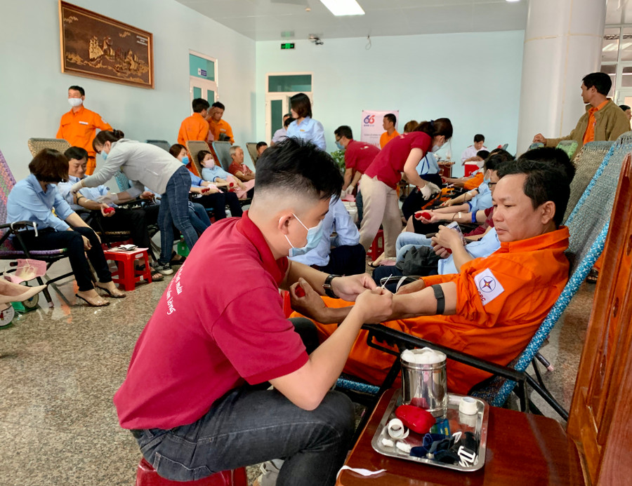 Đã có trên 120 đơn vị máu được cán bộ công nhân viên Công ty Điện lực Gia Lai hiến trong sự kiện Tuần lễ hồng lần 6