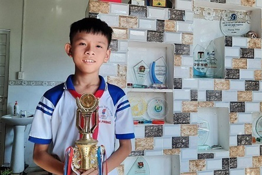 Đại biểu nhỏ tuổi nhất của Đại hội Thi đua yêu nước lần thứ X là Phan Nguyễn Thái Bảo (10 tuổi, học sinh lớp 4A trường tiểu học Bình Phong - Châu Thành - Tây Ninh).