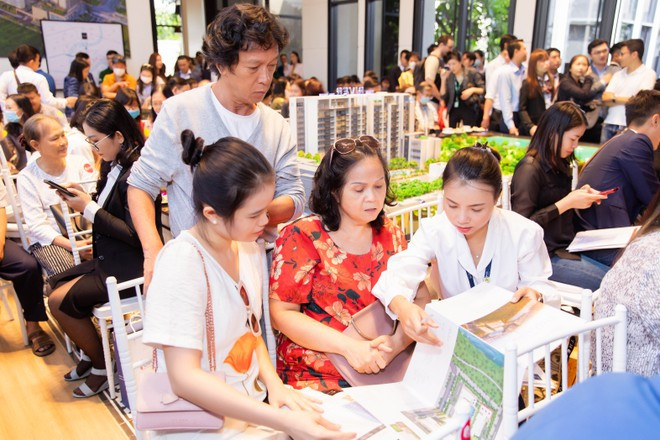 Giá căn hộ đang quá cao so với thu nhập của người dân, đặc biệt là người trẻ ẢNH: ĐÌNH SƠN