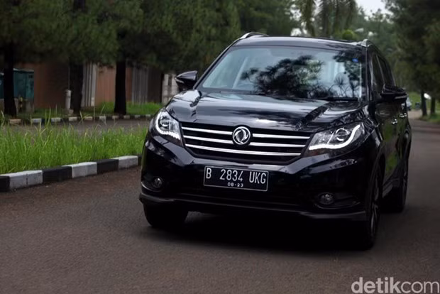 Mẫu ôtô DFSK Glory 580 Turbo CVT, do tập đoàn Sokonindo Automobile sản xuất. (Nguồn: detik.com)