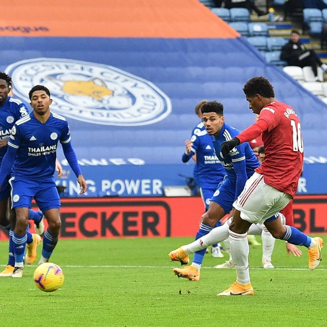 Rashford (phải) ghi bàn mở tỷ số cho M.U. Ảnh: REUTERS