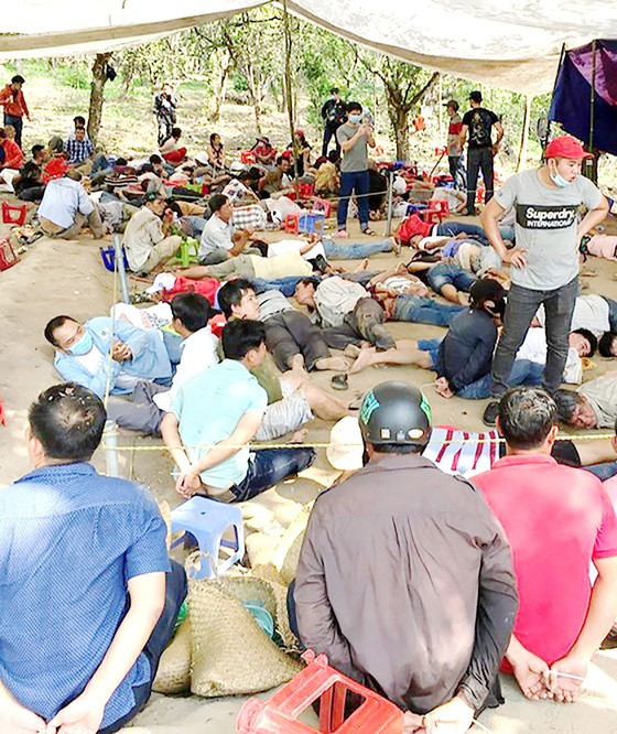 Triệt phá sòng bạc “khủng” ở khu vực giáp ranh 3 tỉnh Đồng Nai, Bình Thuận, Lâm Đồng. Ảnh: CHÍ THẠCH