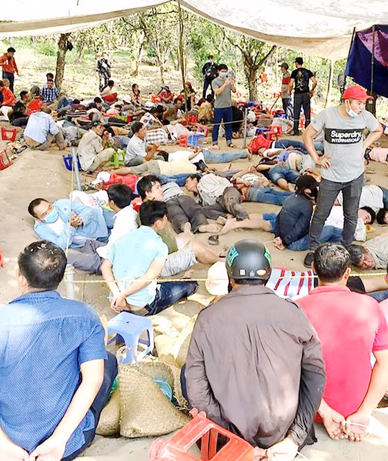 Triệt phá sòng bạc “khủng” ở khu vực giáp ranh 3 tỉnh Đồng Nai, Bình Thuận, Lâm Đồng. Ảnh: CHÍ THẠCH