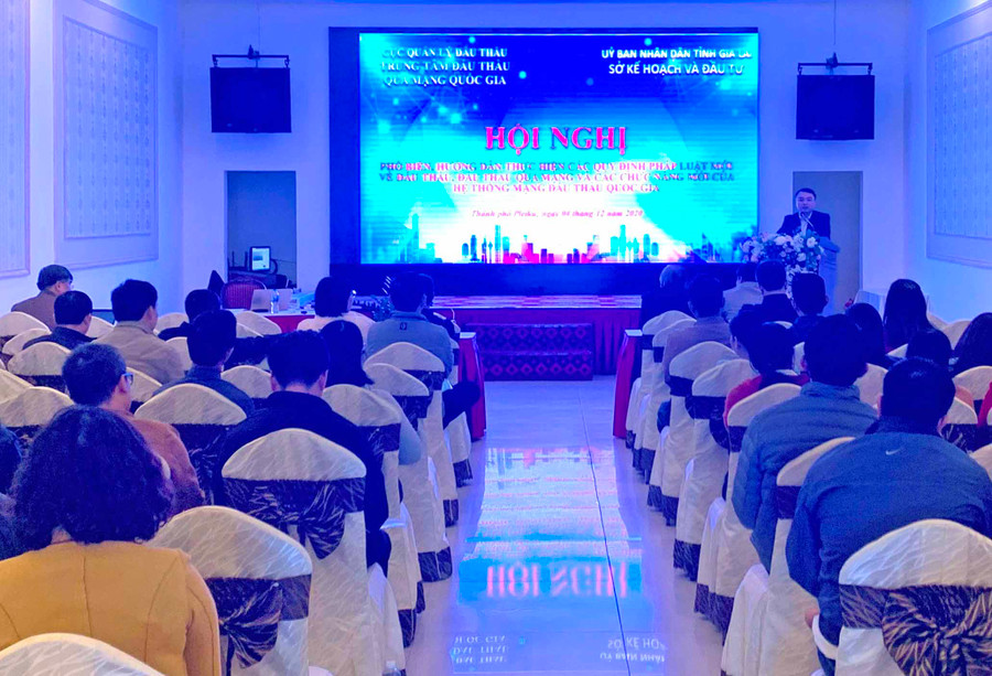 Hơn 200 cán bộ được hướng dẫn thực hiện các quy định mới về đấu thầu qua mạng