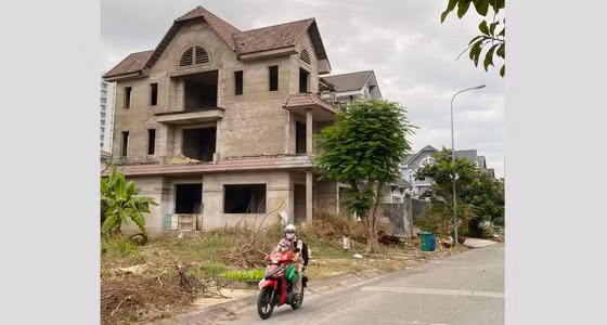 Nhà để trống chưa sử dụng tại khu dân cư Khang An, quận 9, TPHCM. Ảnh: CAO THĂNG