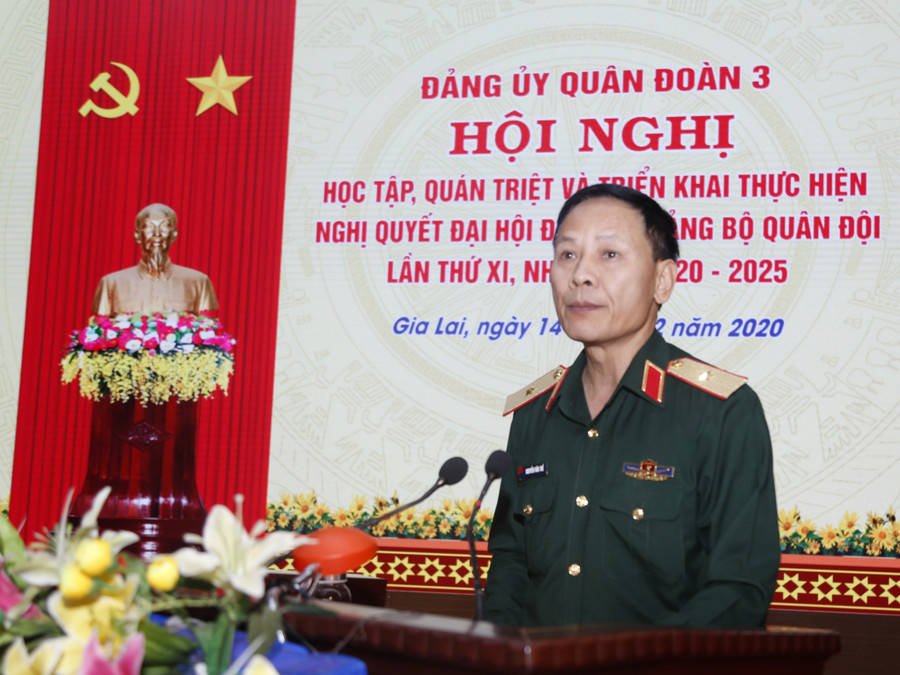 Thiếu tướng Nguyễn Văn Thế, Bí thư Đảng ủy, Chính ủy Quân đoàn 3 quán triệt, triển khai nghị quyết Đại hội đại biểu Đảng bộ Quân đội lần thứ XI.