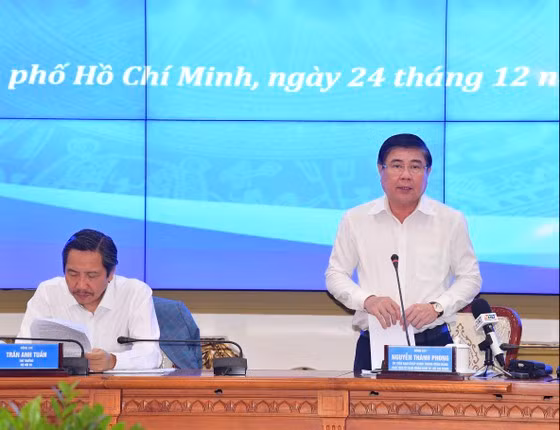 Chủ tịch UBND TPHCM Nguyễn Thành Phong phát biểu tại phiên họp. Ảnh: VIỆT DŨNG