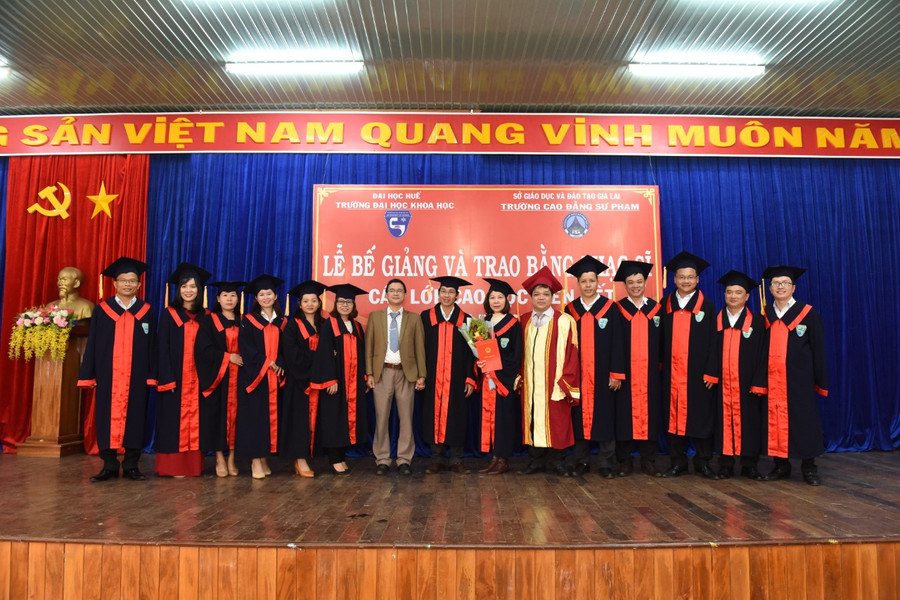 Các tân thạc sĩ tại buổi lễ. Ảnh Đức Thụy