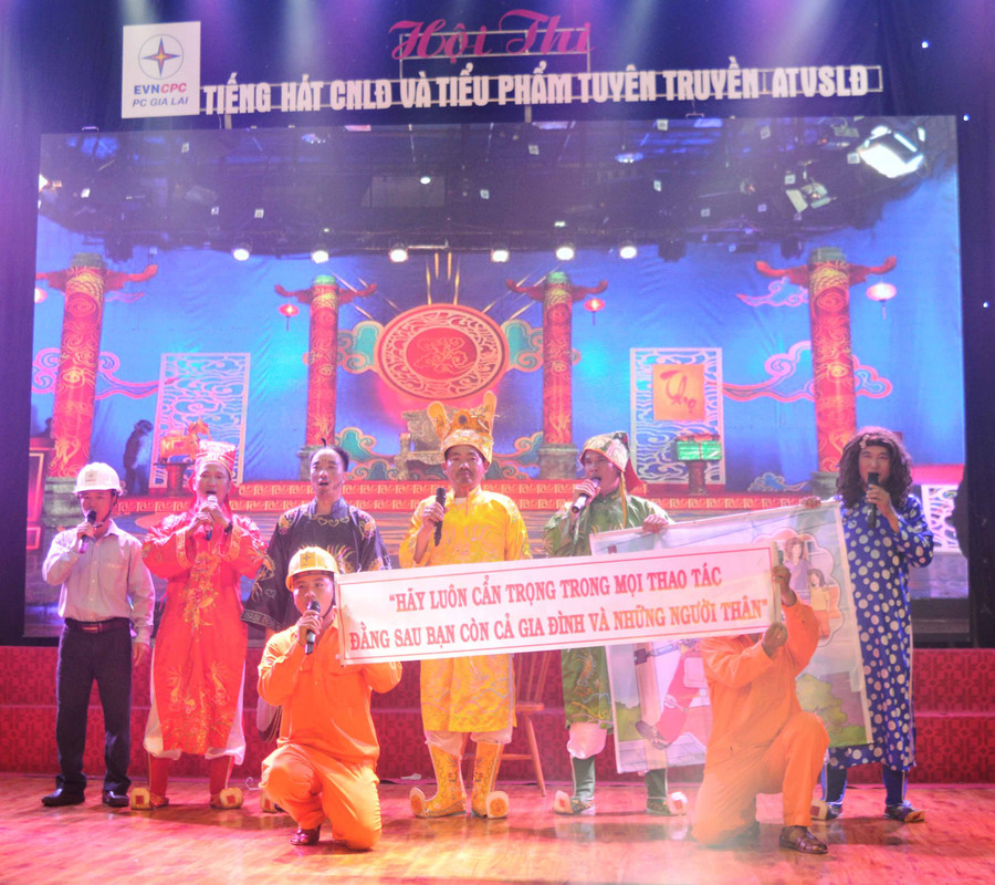 Hội thi công tác an toàn vệ sinh lao động của Công ty Điện Gia Lai. Ảnh: Đinh Yến 