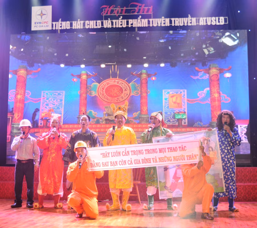 Hội thi công tác an toàn vệ sinh lao động của Công ty Điện Gia Lai. Ảnh: Đinh Yến 