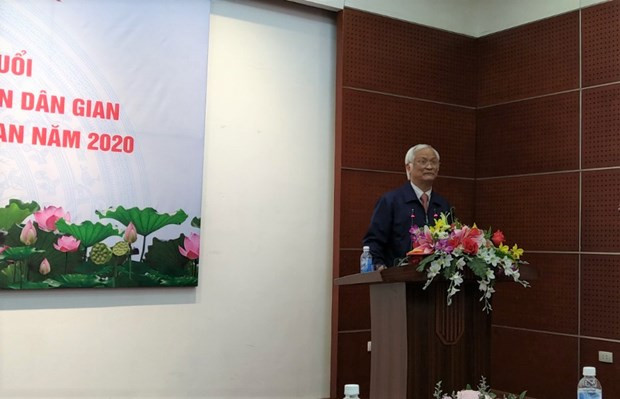 Tiến sỹ Lê Hồng Lý, Chủ tịch Hội Văn nghệ dân gian Việt Nam, nhận xét về các công trình nghiên cứu văn hóa dân gian năm nay. (Ảnh: Minh Thu/Vietnam+) Tiến sỹ Lê Hồng Lý, Chủ tịch Hội Văn nghệ dân gian Việt Nam, nhận xét về các công trình nghiên cứu văn hóa dân gian năm nay. (Ảnh: Minh Thu/Vietnam+)