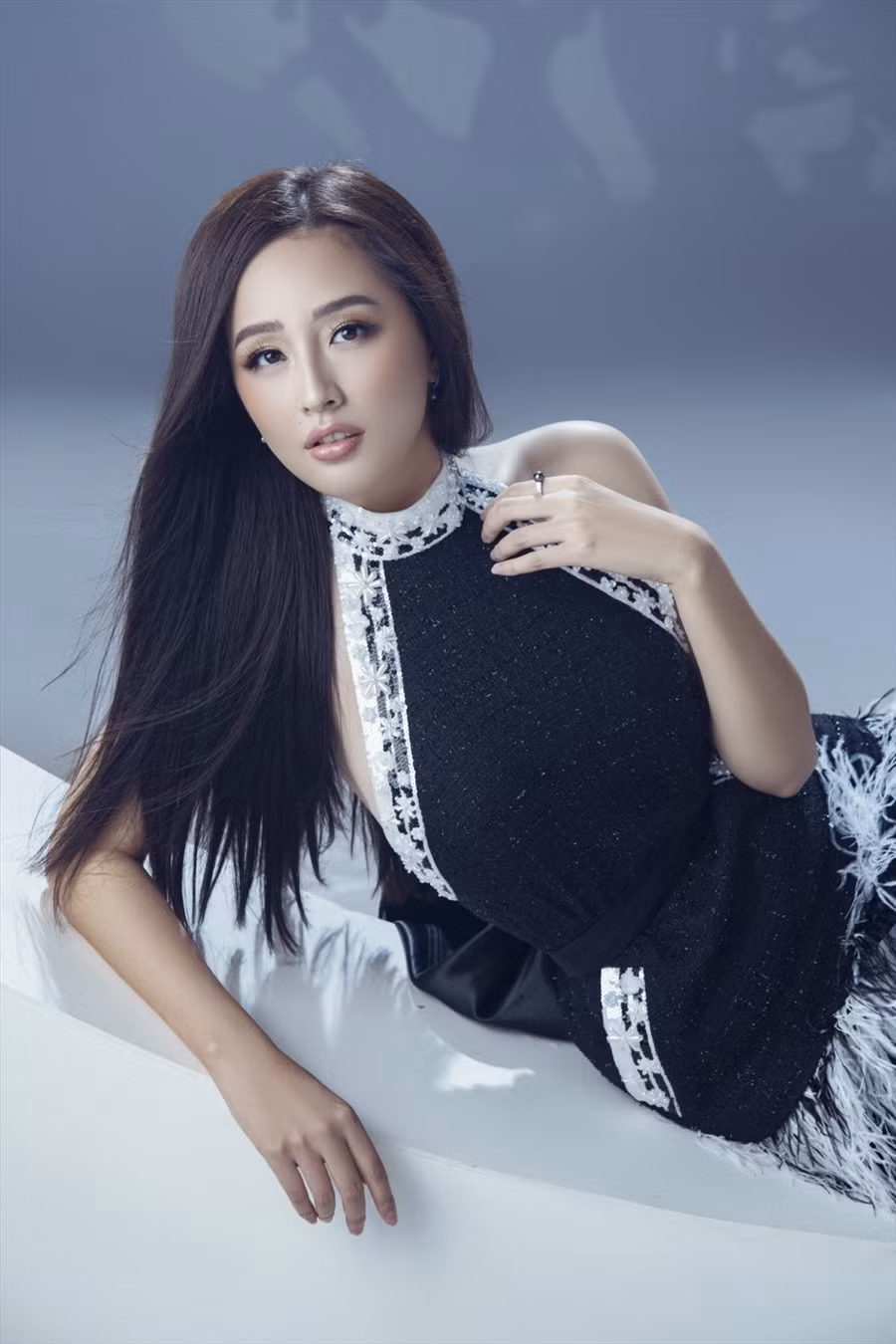 Mai Phương Thúy đăng quang Hoa hậu Việt Nam 2006, cho đến nay cô vẫn là một trong những nàng hậu giữ được sức hút với công chúng. Mới đây, nàng hậu tung bộ ảnh mới đánh dấu hành trình “14 năm đăng quang” Hoa hậu Việt Nam 2006.