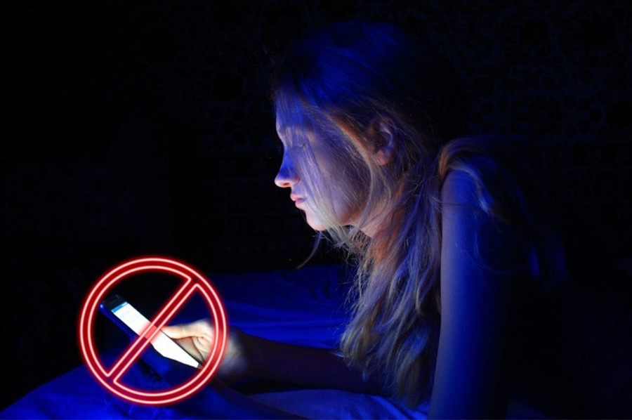 Dùng nhiều sáng xanh sẽ làm phá vỡ giấc ngủ của bạn. Ngoài ra, tiếp xúc lâu dài với ánh đèn huỳnh quang cũng làm mắt nhanh mỏi và căng thẳng. Đồ họa: Đức Mạnh