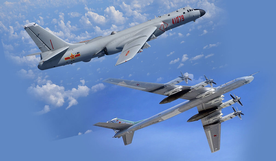 Tu-95 và H-6K là hai mẫu oanh tạc cơ chiến lược có khả năng mang theo bom hạt nhân. Tu-95 và H-6K là hai mẫu oanh tạc cơ chiến lược có khả năng mang theo bom hạt nhân.